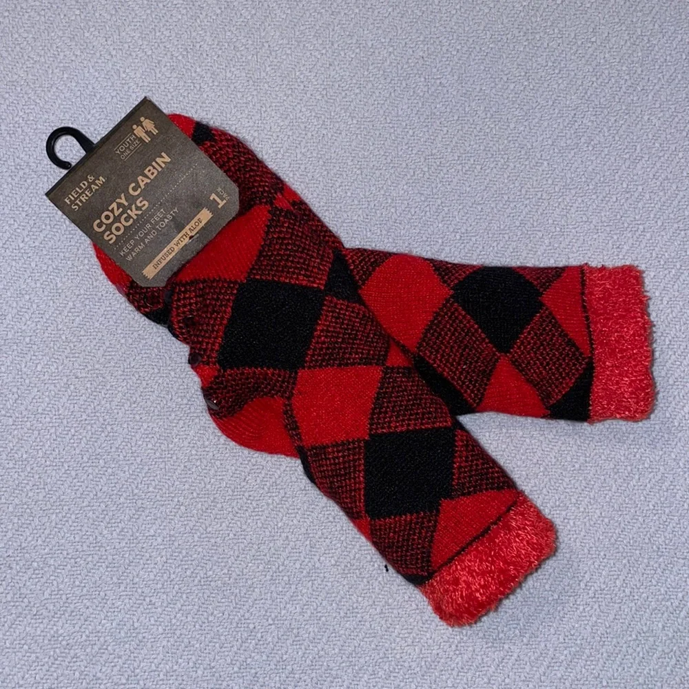 NWT Youth Cozy Cabin Socks